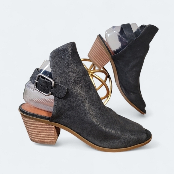 Lucky Brand Bray Black Leather Peep Toe Sandals Bootie style Size 8 - Picture 1 of 14